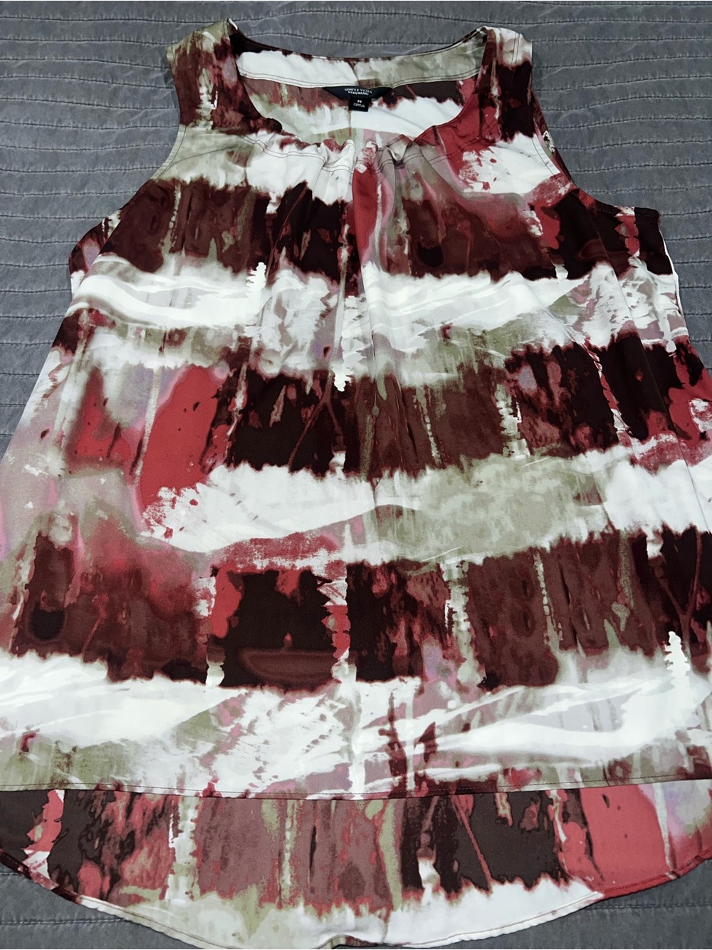 Sleeveless Abstract Print Sleeveless Blouse in Red, Green, White